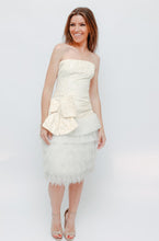 Load image into Gallery viewer, Vintage 80&#39;s Cream Tulle Detail Wedding Dress
