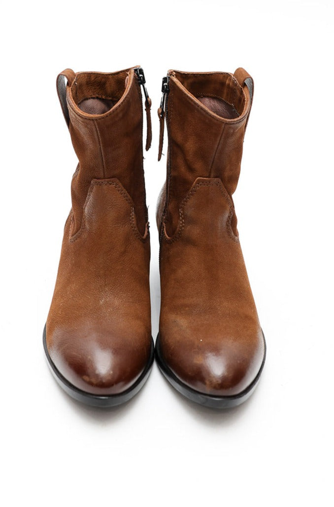 MJUS Tan Leather Cowboy Style Boot