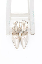 Load image into Gallery viewer, Vintage Cream Wedding Heels
